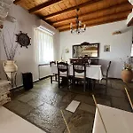 Stone Mina Hébergement de vacances Angairiá