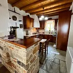 Stone Mina Hébergement de vacances Angairiá
